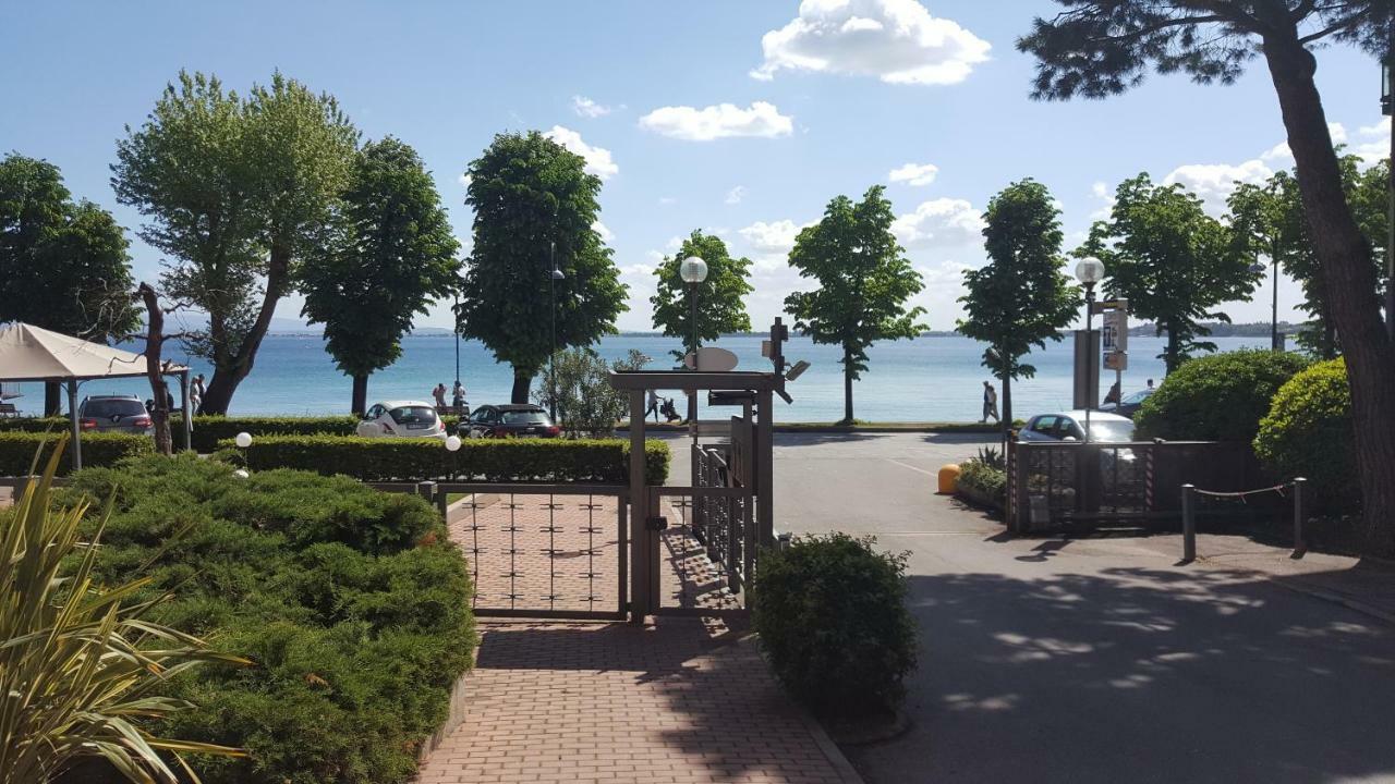 Apartmán Le Rive Desenzano del Garda Exteriér fotografie